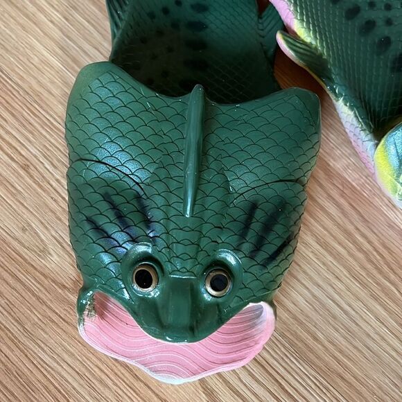 River’s Edge Bass Fish Sandals - Picture 2 of 5